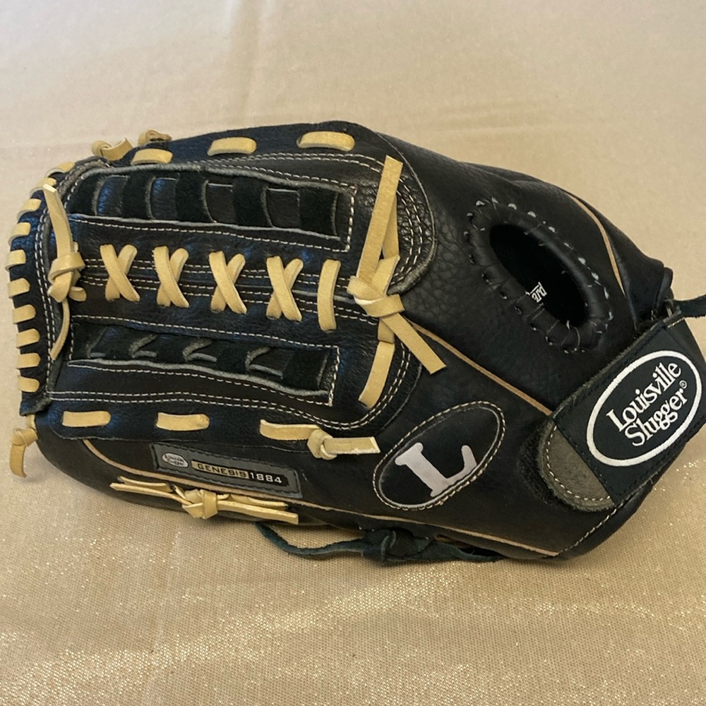 New Louisville Slugger lefty glove